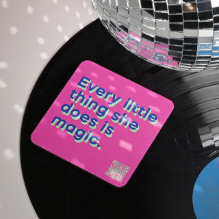 قاعدة أكواب موسيقية وردية - تصميم "كل شيء صغير" مع رمز استماع مباشر قاعدة أكواب موسيقية وردية - تصميم "كل شيء صغير" مع رمز استماع مباشر