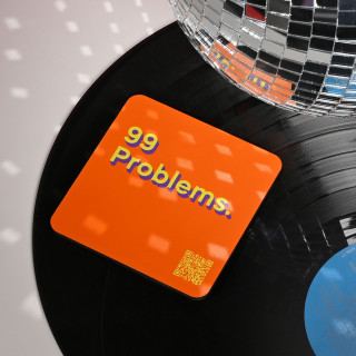 قاعدة أكواب موسيقية عصرية - تصميم "99 مشكلة" مع رمز استماع مباشر قاعدة أكواب موسيقية عصرية - تصميم "99 مشكلة" مع رمز استماع مباشر